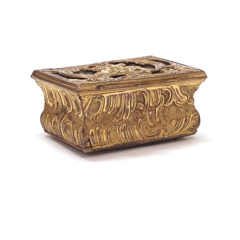 French Rococo Snuff box circa 1760. H: 3,5cm. L: 
7cm