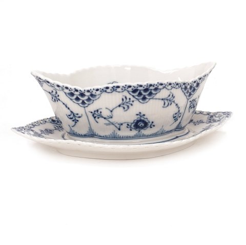 Royal Copenhagen blue fluted full lace sauce bowl. 
1. quality. Nice condition. Dessin 1105. L: 24cm