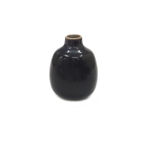 Small stoneware vase by Nils Thorsson for Royal 
Copenhagen 21393. Good condition. Signed. H: 6,6cm