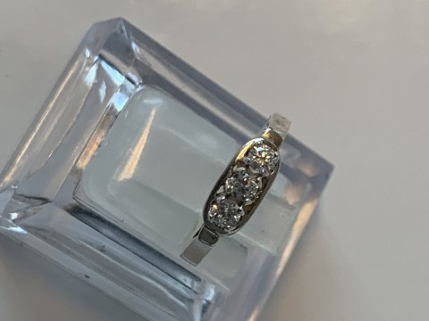 Sølv Damering med swarovski crystal
stemplet 925S
Størrelse 56,5