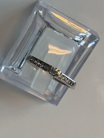 Sølv Damering med swarovski crystal
stemplet 925S
Størrelse 64