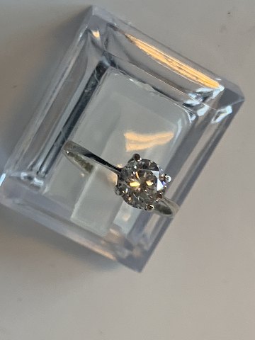 Sølv Damering med swarovski crystal
stemplet 925S
Størrelse 60