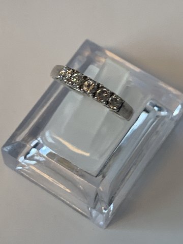 Sølv Damering med swarovski krystal
stemplet 925S
Størrelse 57