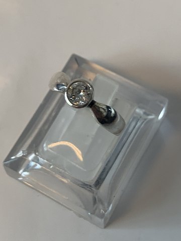 Sølv Damering med swarovski krystal
stemplet 925S
Størrelse 56