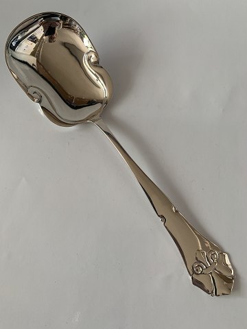 French Lily silver Serving spoon in silver
Stamped 3 towers
Length approx. 24.5 cm
Produced in the year 1923 N. SØRENSEN