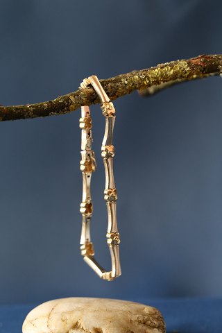 Gold bracelet in 14 carat gold from BaG. Solid gold and simple pattern.