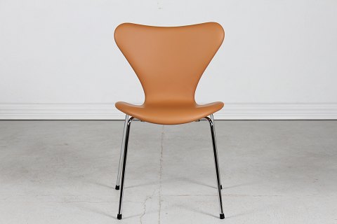 Arne Jacobsen
Seven Chairs 3107
Savanna Leather
Light cognac colored