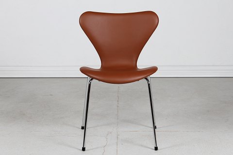 Arne Jacobsen
Seven Chairs 3107
Dark cognac colored leather