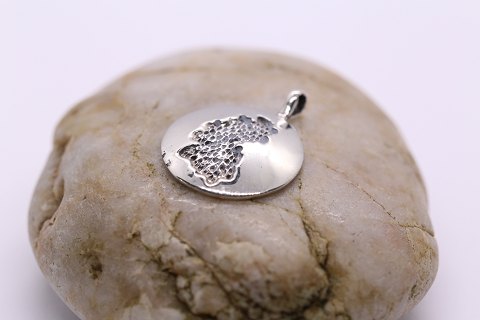 Interesting and special pendant in 925 sterling silver.