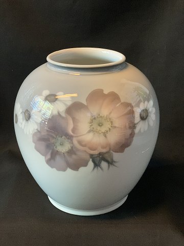Royal Copenhagen Flower vase 2658/35A
Height. 21 cm.