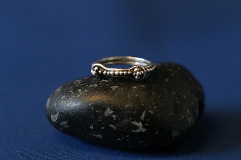 Sterling sølv dame ring
størrelse 56, stemplet 925 S
