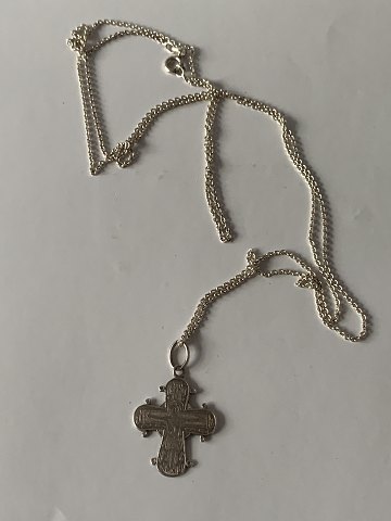 Necklace round anchor in sterling silver, stamped 925 BNH, with Daymark cross in 
830 silver. Length 80 cm.