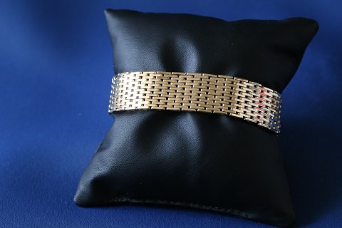 Gold bracelet 14 karat, stamped 585 CSJ, Brick in 15 rows, and with case lock.