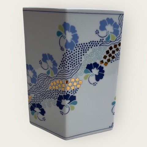 Bing&Grøndahl
Blue Prism
Vase / Jar
#1817/ 5468
*DKK 500