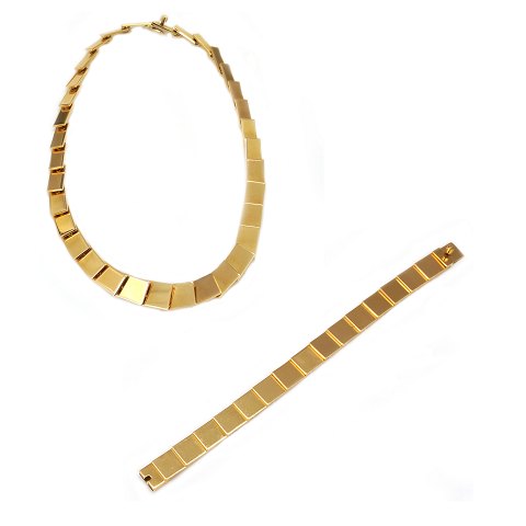 Set of 14kt gold necklace and bracelet  by Anni & 
Bent Knudsen, Denmark. Necklace L: 37,5cm. W: 
114gr