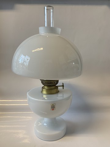 Petroliums-lampe Holmegaard
Højde 37 cm 
