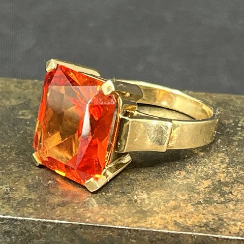 Modern cocktail ring with orange stone