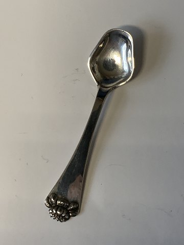 Salt spoon Åkande Danish silver cutlery
Hans Hansen Silver
Length 6.3 cm.