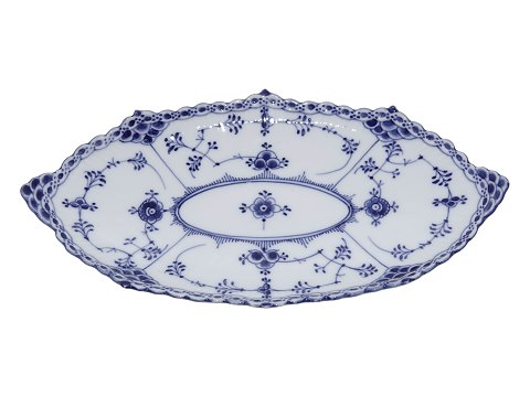 Blue Fluted Half Lace
Tray from 1898-1923