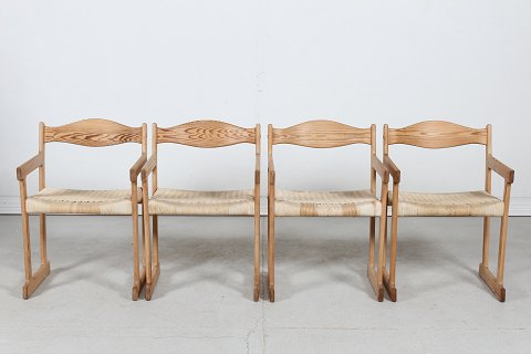Danish Modern
Set of 4 armchairs 
of pine wood