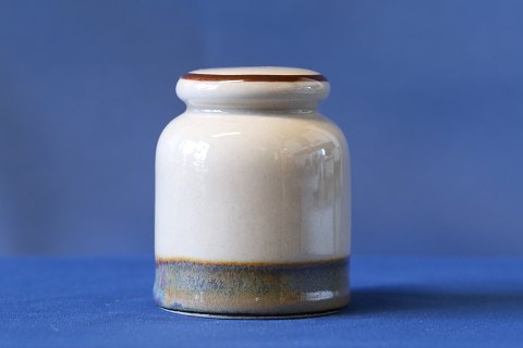 Salt shaker, Peru, from Bing & Grøndahl
H: 6.5 cm. D: 5.5 cm.