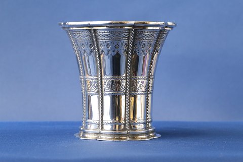 Margrethe Drinking cup in sterling silver made from
Albing, goldsmith in Copenhagen from 1969-89.
The cup measures: H: 8.0 cm. Dia.: 8.2 cm.