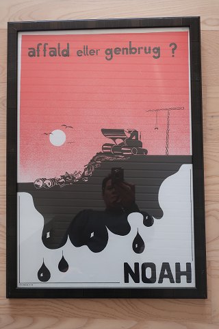 Plakat fra NOAH
Tekst "affald eller genbrug ? "
Werks Offset (06) 19 11 39
I original ramme
H: 63cm
B: 45cm
Fra 1960