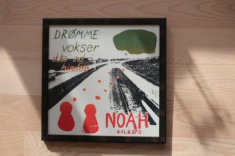 Plakat fra NOAH, Aalborg
Tekst "DRØMME vokser ikke ind i himlen "
I original ramme
H: 46cm
B: 46cm
Fra 1960