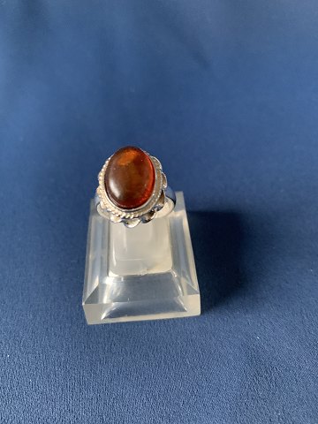 Elegant Ladies silver ring with amber
Stamped 925 BM
Size 54.5