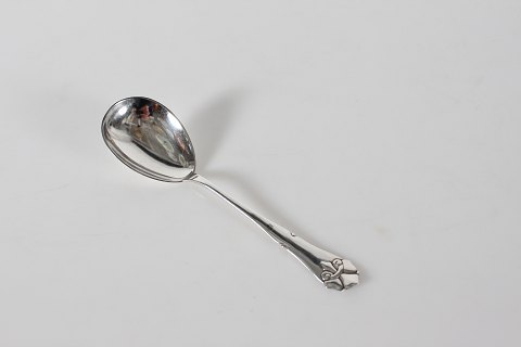 Fransk Lilje Sølvbestik
Marmeladeske
L 15,3 cm