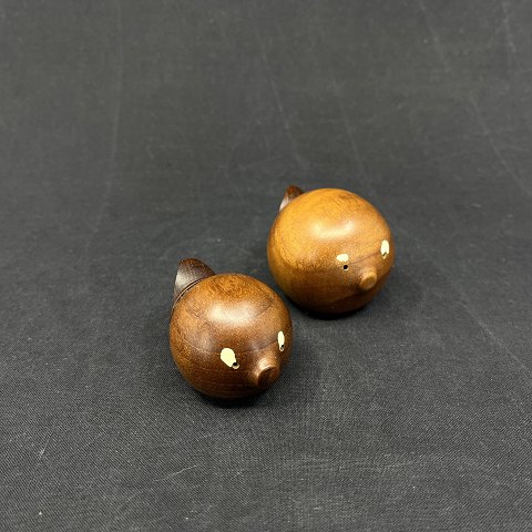 A set of shakers of salt and pepper - fish