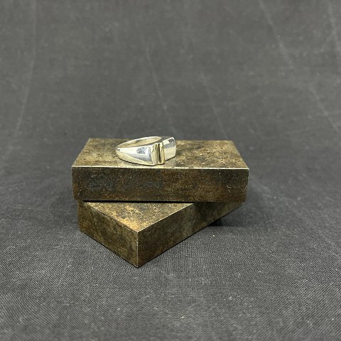 Ring fra Kranz & Ziegler med guld detalje