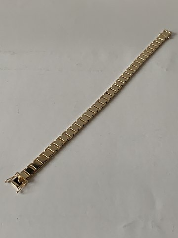 Elegant gold bracelet in 14 carat gold, with box lock.