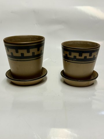 Two smaller L. Hjorth flowet pots