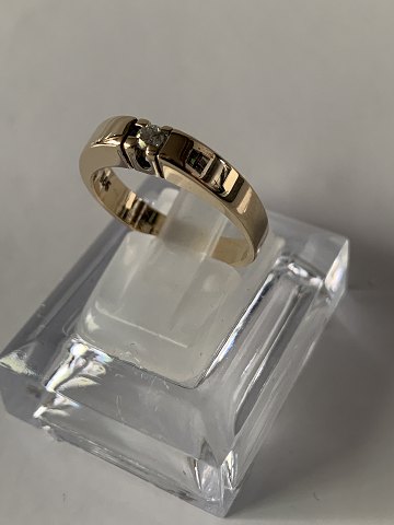 Alliance ring in 14 carat gold, with an inlaid brilliant. Size. 58