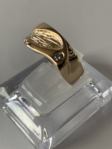 14 carat gold ring, with inlaid brilliant. Size. 61