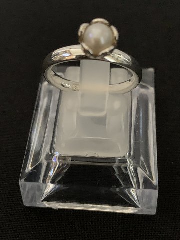 Dame spenning ring i sølv med perle
Størrelse 53
Stemplet 925S