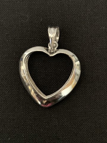 Hjerte vedhæng i Sølv
Stemplet 925S 
Længde med øsken. 3,3 cm