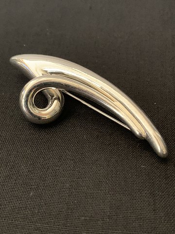 Silver brooch in sterling silver, and with a unique design. Stamped 925s FB