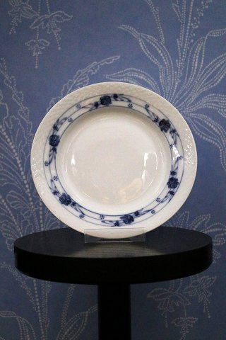 Royal Copenhagen Blue Rose cake / bread plate. Dia.: 15.5 cm. 
RC#408/8092. 
Before 1923...