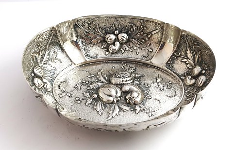 A. Dragsted. Oval sølvskål. Længde 18,5 cm. Bredde 15,5 cm. Produceret 1910.