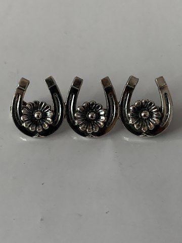Silver brooch with 3 horseshoes
Stamped FROM sterling Denmark
