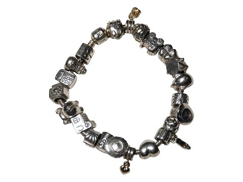 Pandora silver
Bracelet with 28 charms - two in gold