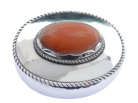 Silver
Oval pill box with large amber and gilded inside