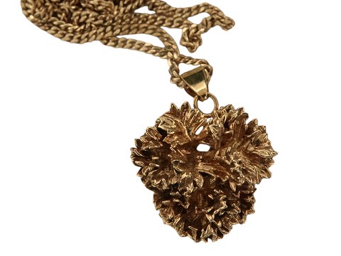 Flora Danica pendant and necklace  - Gilded sterling silver