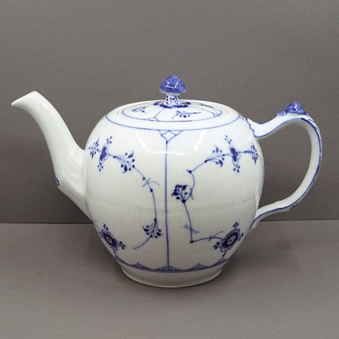 Royal Copenhagen, musselmalet riflet; tekande af porcelæn nr. 259