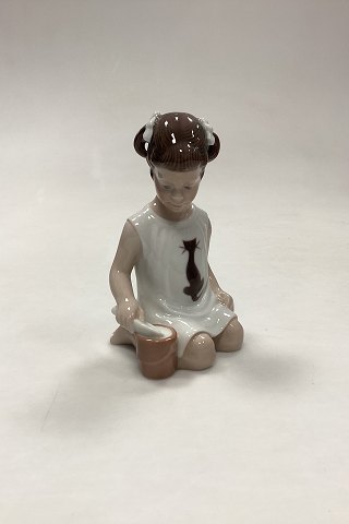 Lyngby Porcelænsfigur af Pige med Spand No. 20