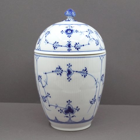Royal Copenhagen, blue fluted porcelain; A lid vase #377 Royal Copenhagen, blue fluted porcelain; A lid vase #377