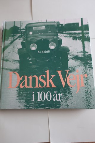 Dansk vejr i 100 år
Tekst og billeder af Stig Rosenørn og Karsten Lindhardt
Inkl. vejr rekorder
Lademann Forlag
1994
Sideantal: 214