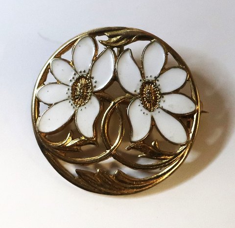 A. Dragsted. Sterling forgyldt broche / vedhæng med emalje. Diameter 28 mm